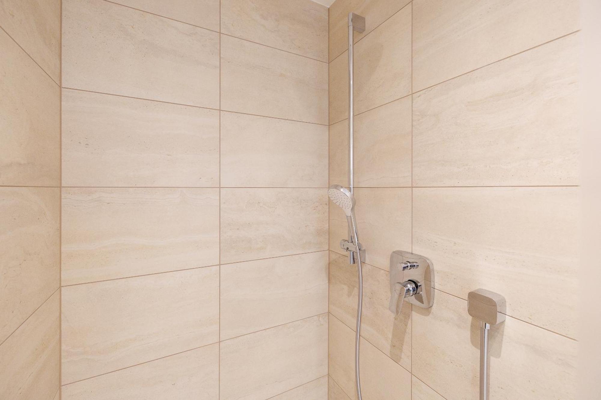 Symphony Apartments 38 - Modern Loft With Terrace And Grill In Central Location فيينا المظهر الخارجي الصورة