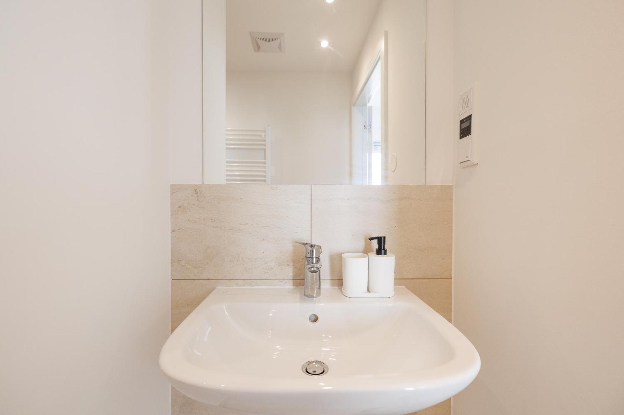 Symphony Apartments 38 - Modern Loft With Terrace And Grill In Central Location فيينا المظهر الخارجي الصورة
