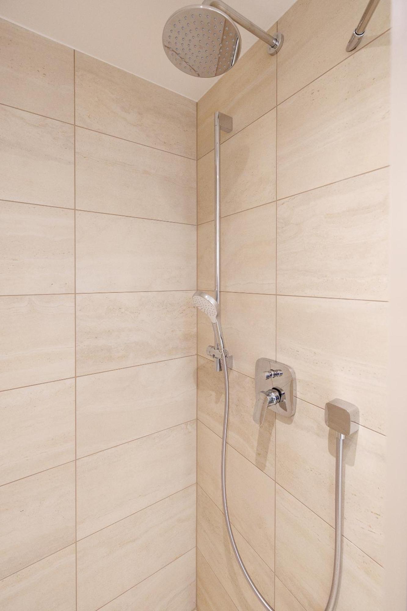 Symphony Apartments 38 - Modern Loft With Terrace And Grill In Central Location فيينا المظهر الخارجي الصورة